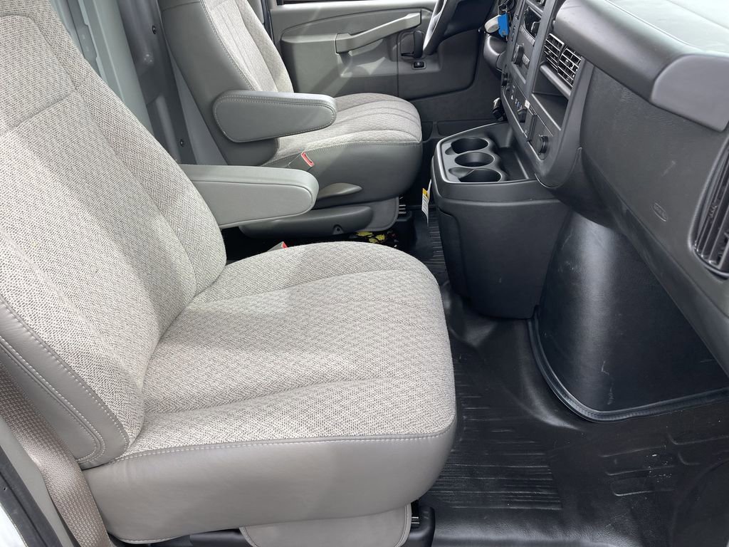 New 2025 GMC Savana 3500 w/ Power Convenience Package image 27