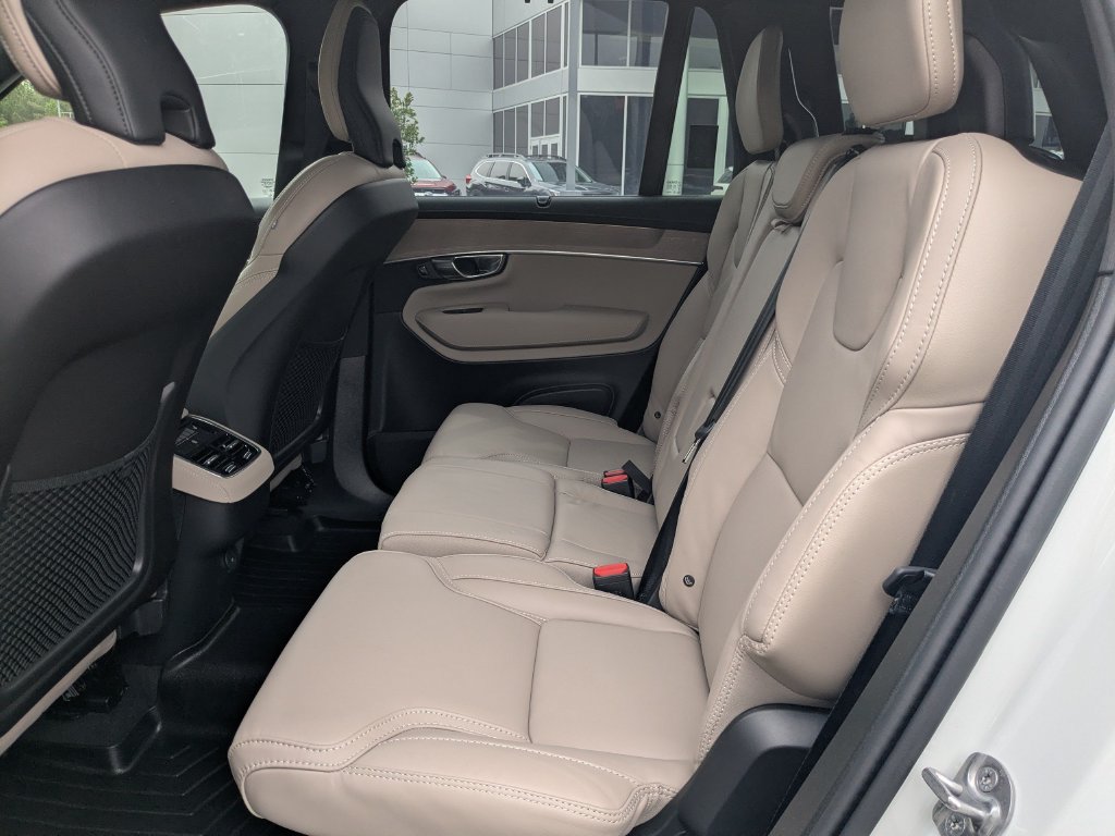 Used 2025 Volvo XC90 B6 Ultra AWD/4WD image 13