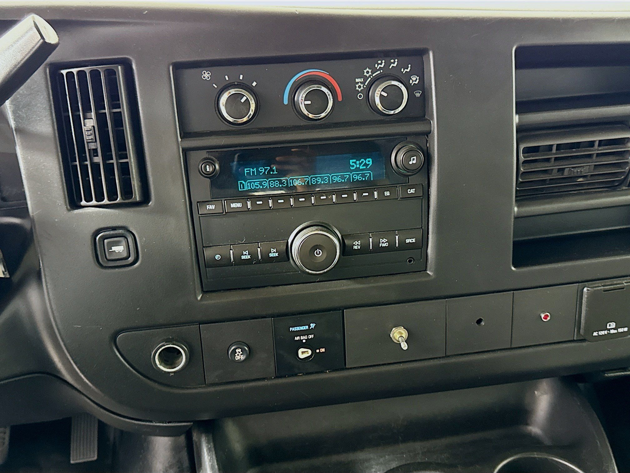 Used 2017 Chevrolet Express 2500 RWD image 16