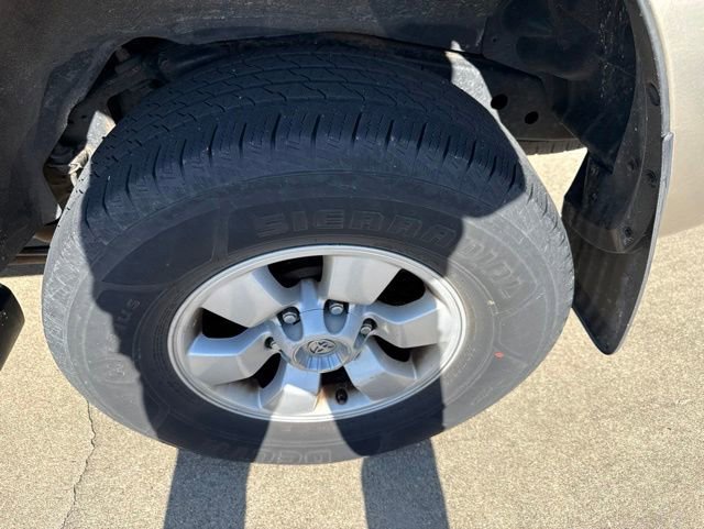 Used 2004 Toyota 4Runner SR5 AWD/4WD image 5