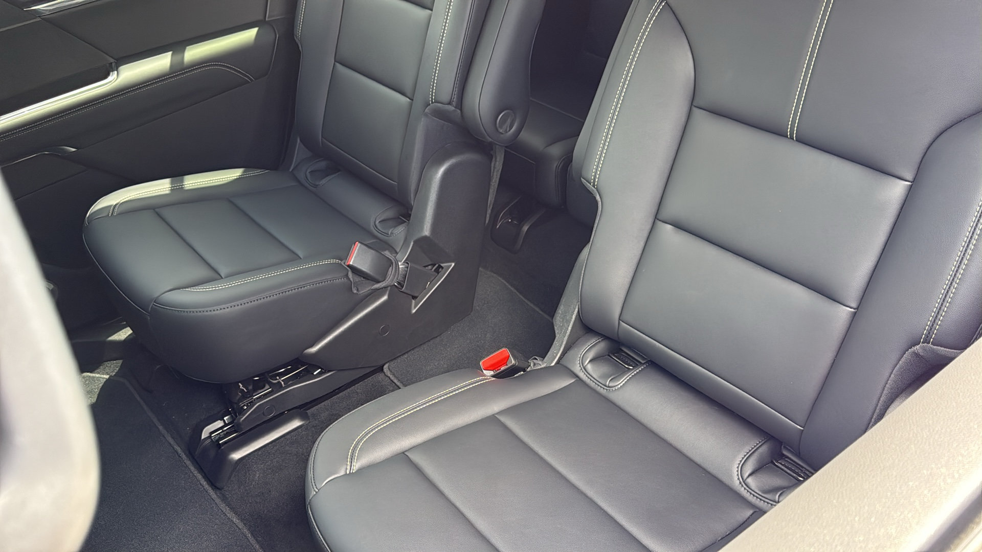 Used 2026 GMC Acadia Elevation w/ Elevation Premium Package FWD image 29