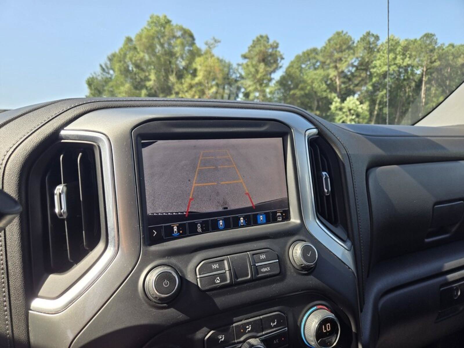 Used 2021 Chevrolet Silverado 1500 LTZ w/ LTZ Premium Package AWD/4WD image 15