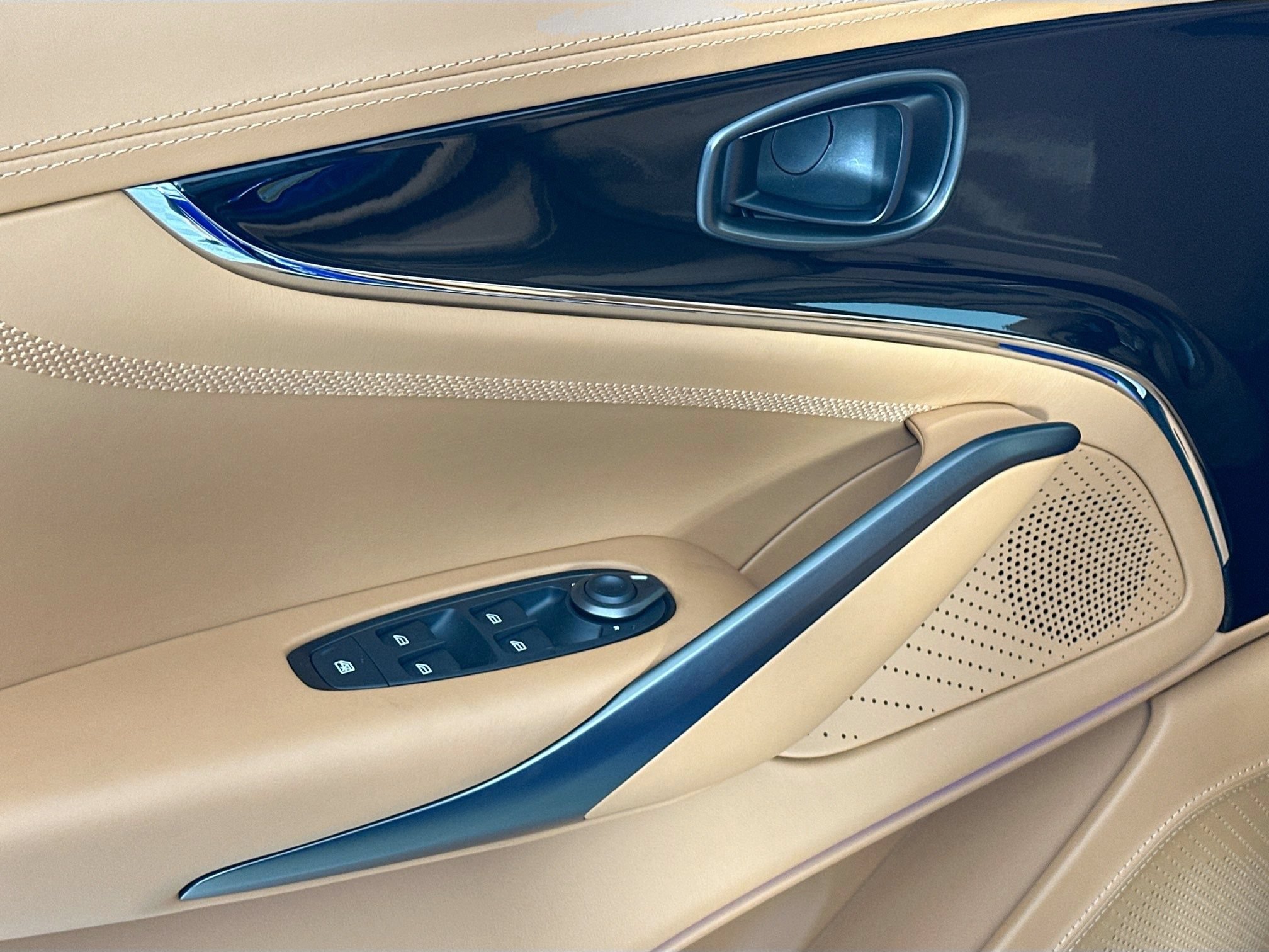 New 2026 Aston Martin DBX 707 AWD/4WD image 15