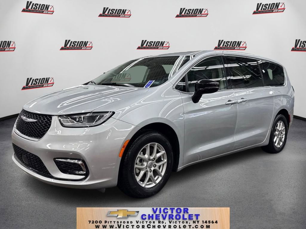 Used 2024 Chrysler Pacifica Touring-L