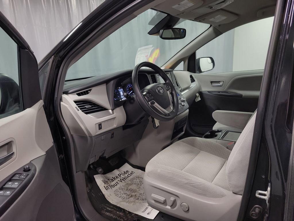Used 2019 Toyota Sienna LE image 12