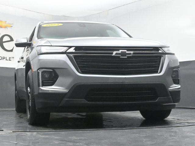 Used 2023 Chevrolet Traverse LT FWD image 3