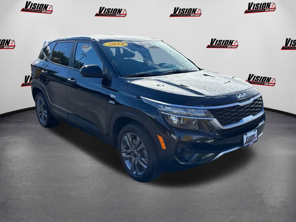 Certified 2023 Kia Seltos LX image 3