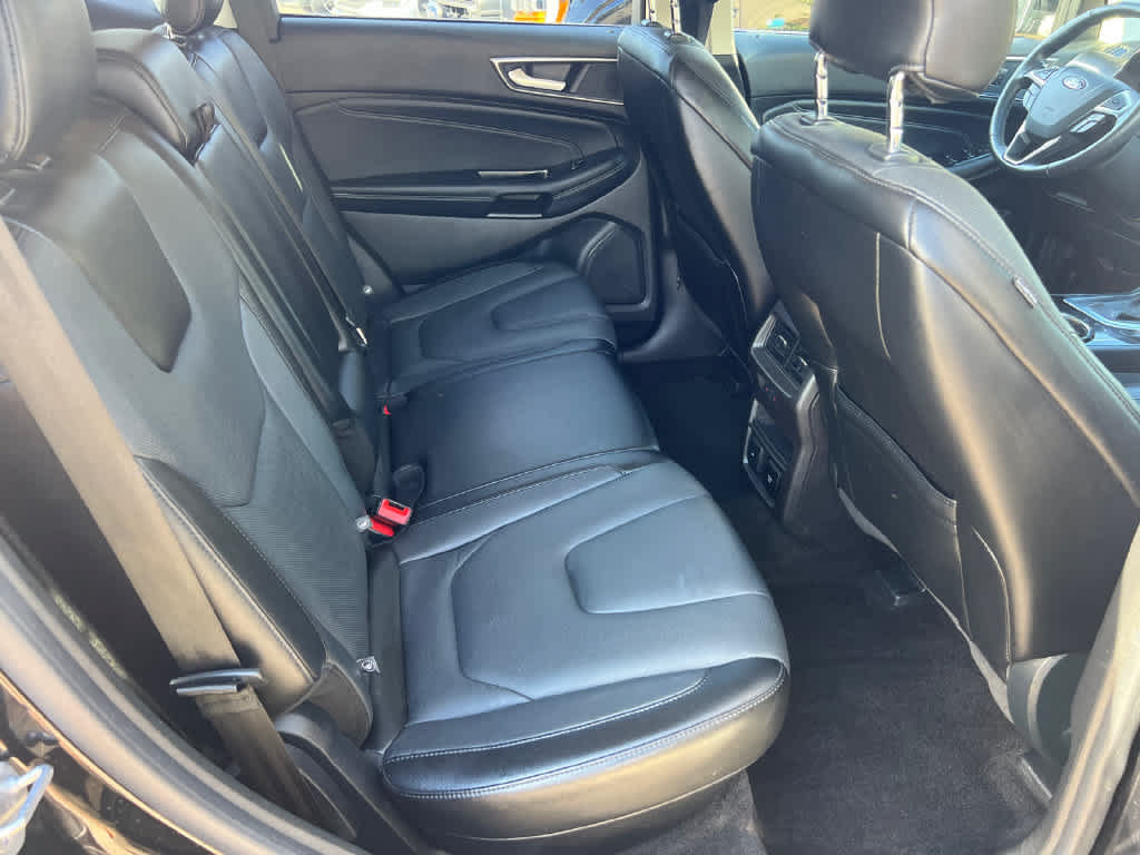 Used 2018 Ford Edge Titanium w/ Equipment Group 301A AWD/4WD image 17