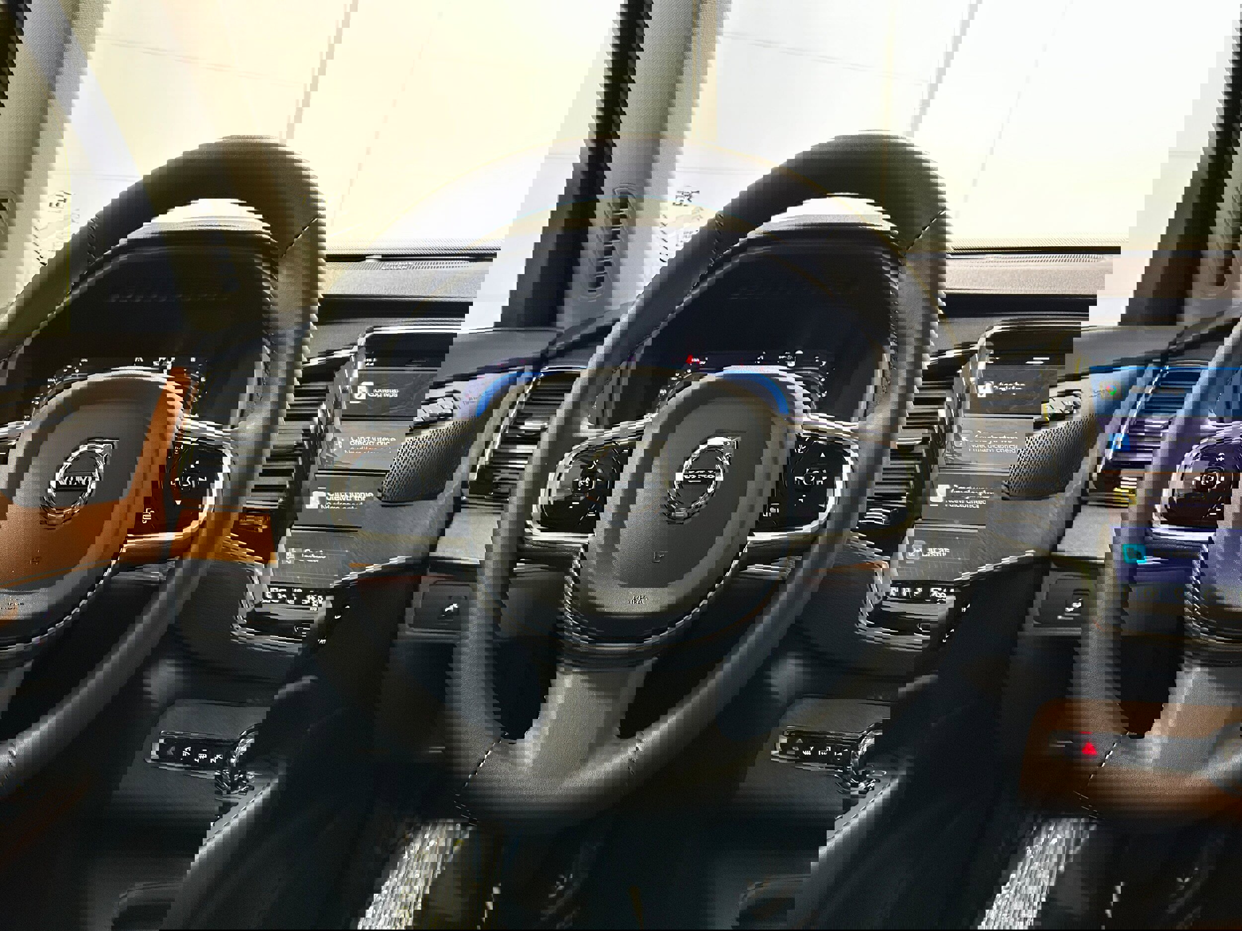 Used 2023 Volvo XC90 B6 Plus image 13