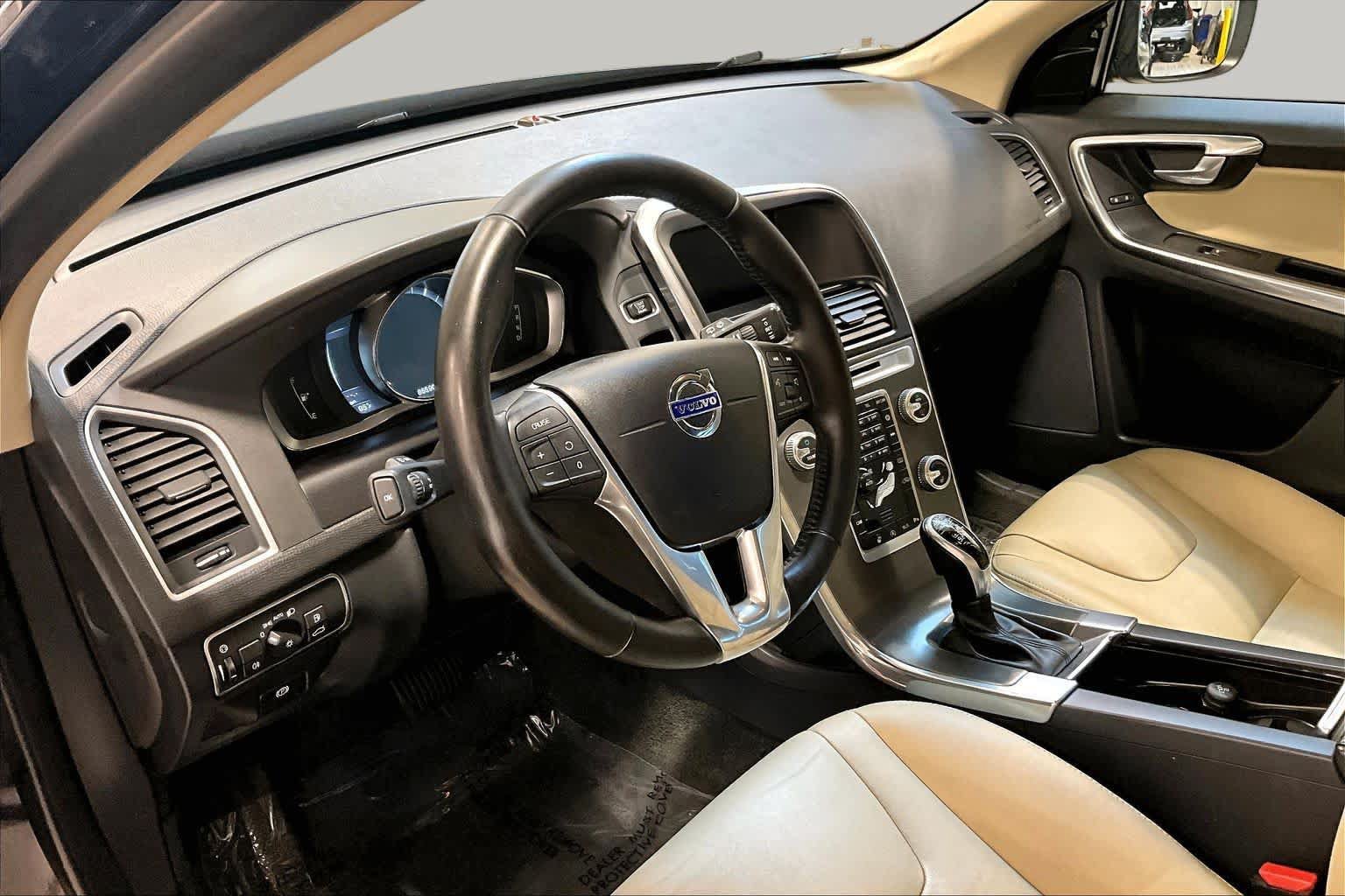 Used 2016 Volvo XC60 T6 w/ Climate Package AWD/4WD image 17