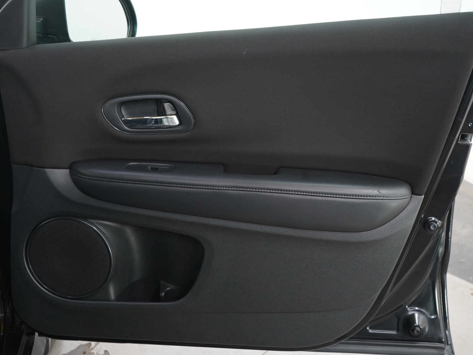 Used 2017 Honda HR-V LX image 11
