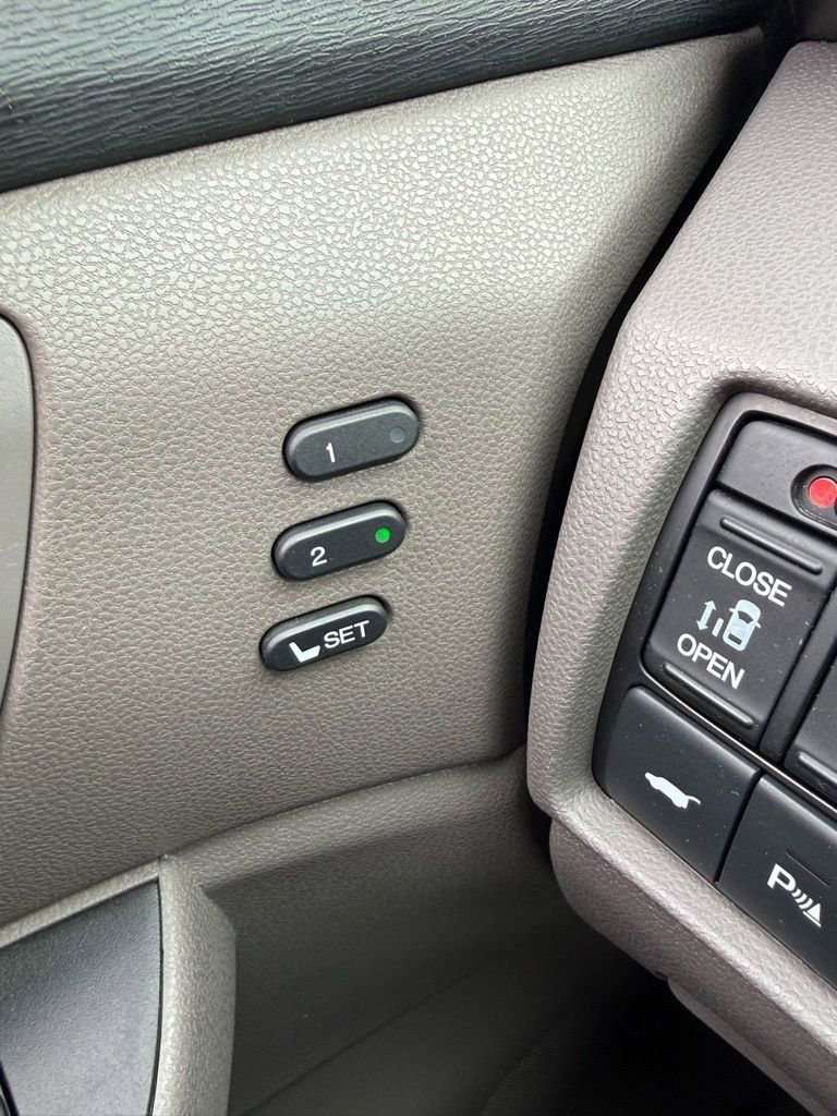 Used 2016 Honda Odyssey Touring Elite image 17