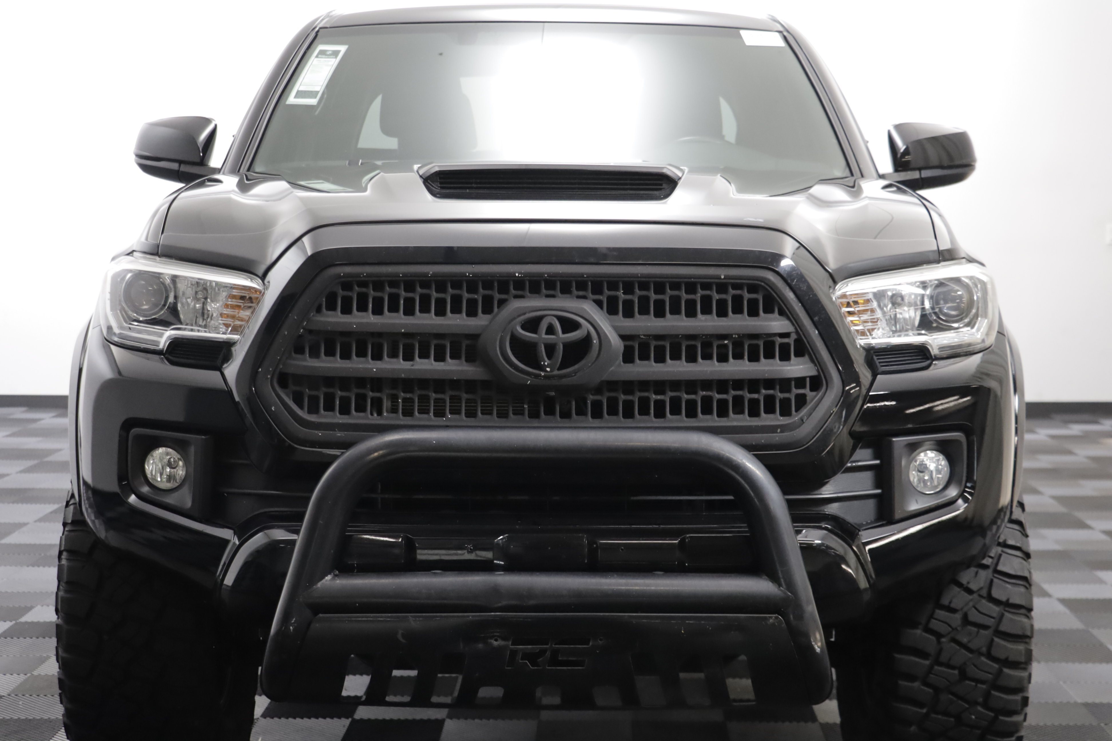 Used 2017 Toyota Tacoma TRD Sport w/ Tow Package (A/T) AWD/4WD image 22