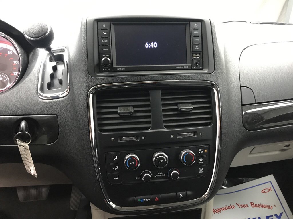 Used 2018 Dodge Grand Caravan SE image 12