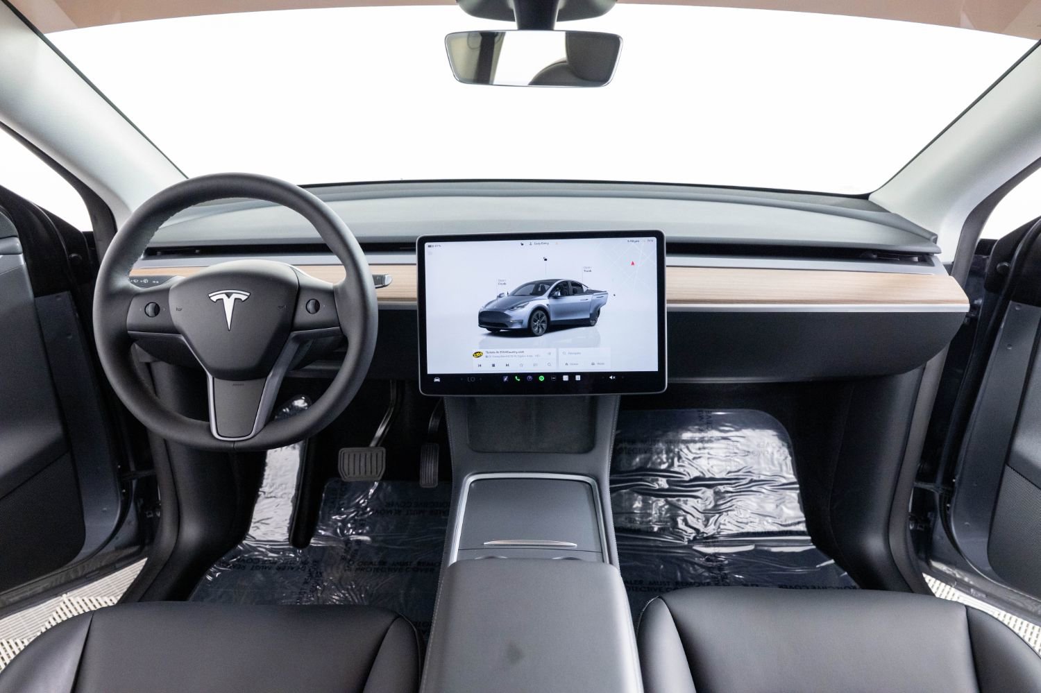 Used 2025 Tesla Model Y Long Range RWD image 32