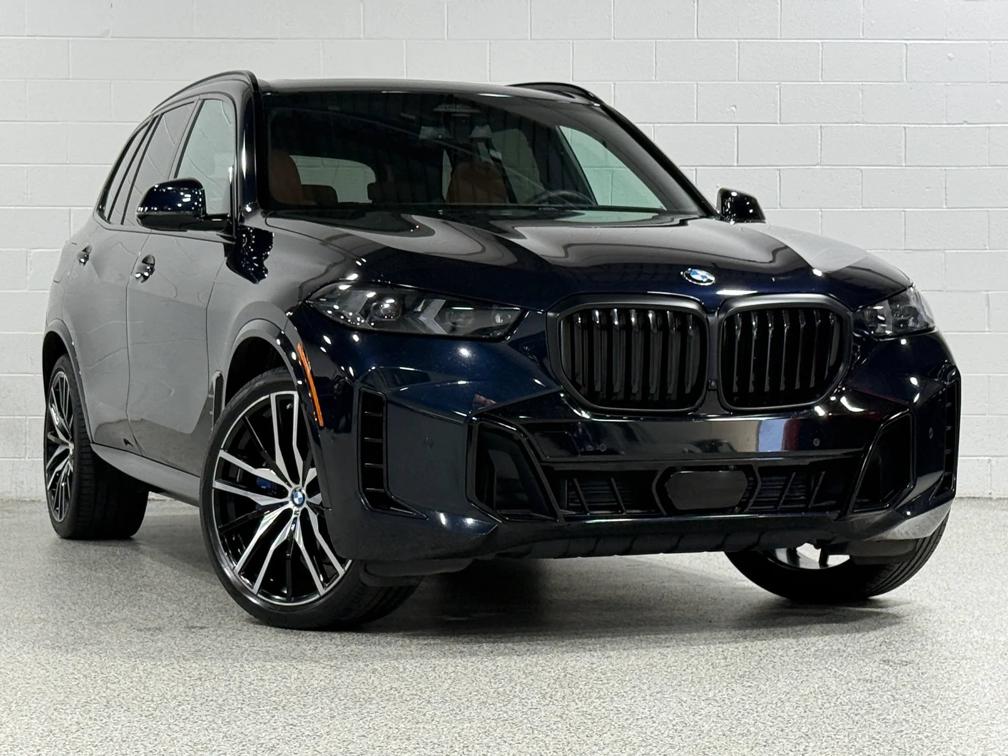 Used 2024 BMW X5 xDrive40i w/ M Sport Package AWD/4WD image 4