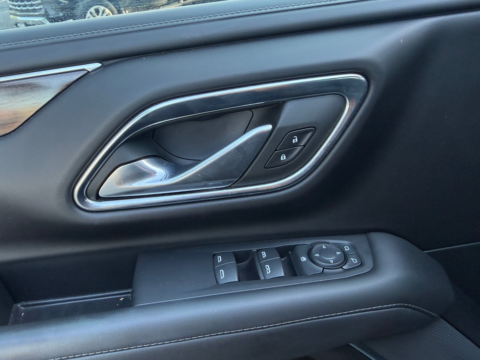 Used 2024 GMC Yukon SLE RWD image 11