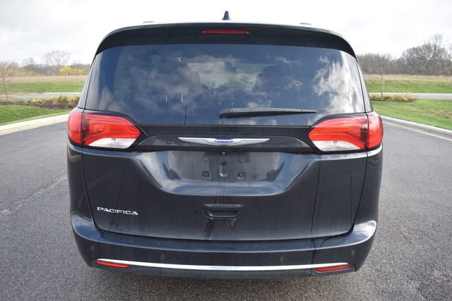 Used 2018 Chrysler Pacifica Touring-L Plus image 4