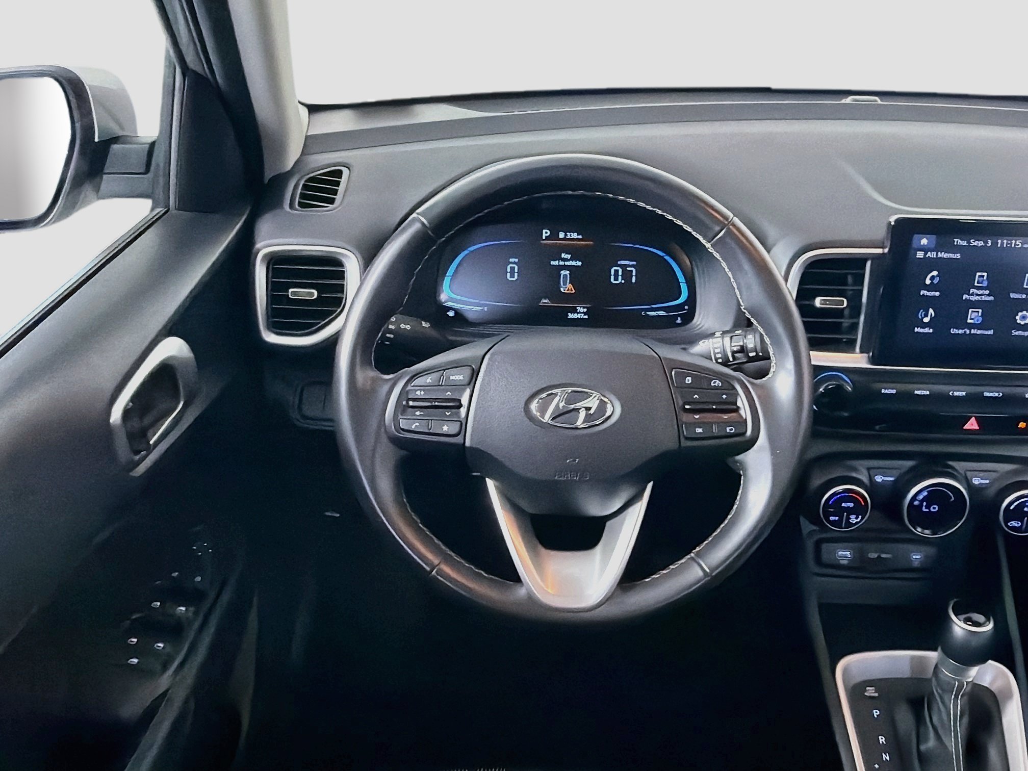 Used 2025 Hyundai Venue SEL FWD image 18