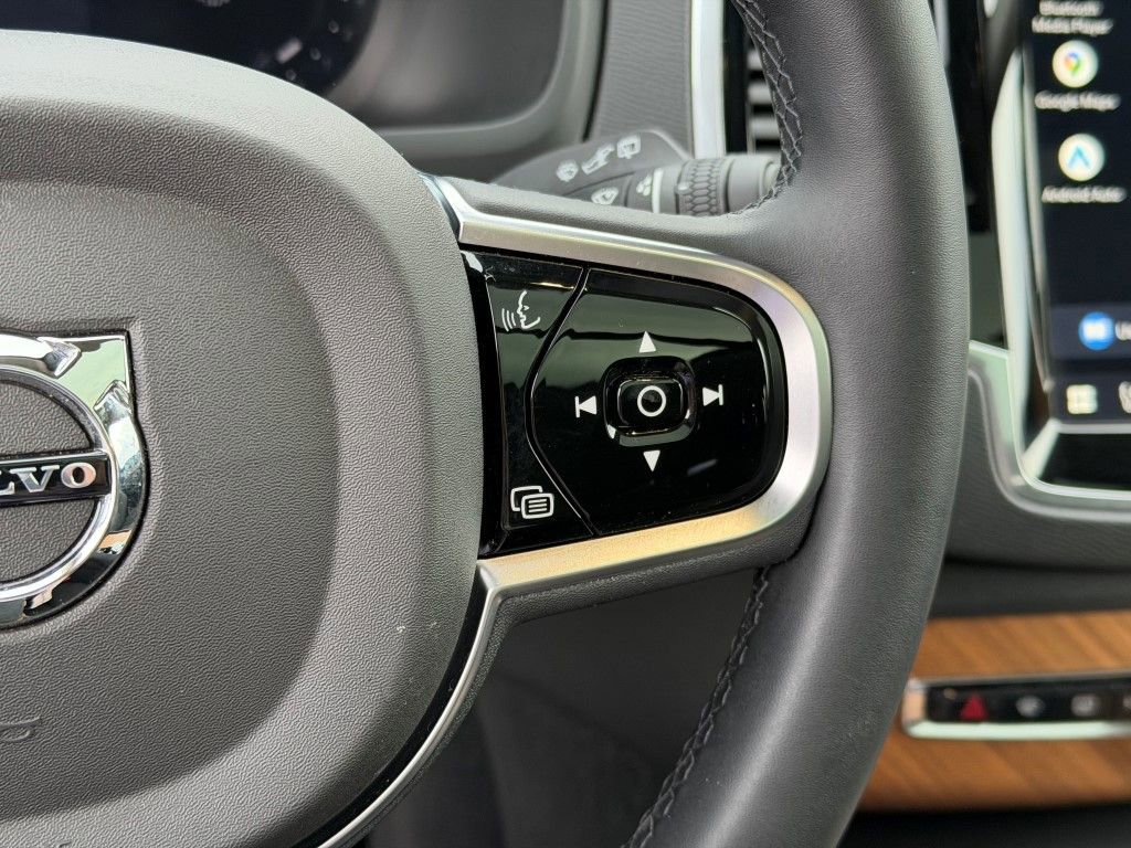 Certified 2025 Volvo XC90 B6 Plus image 27
