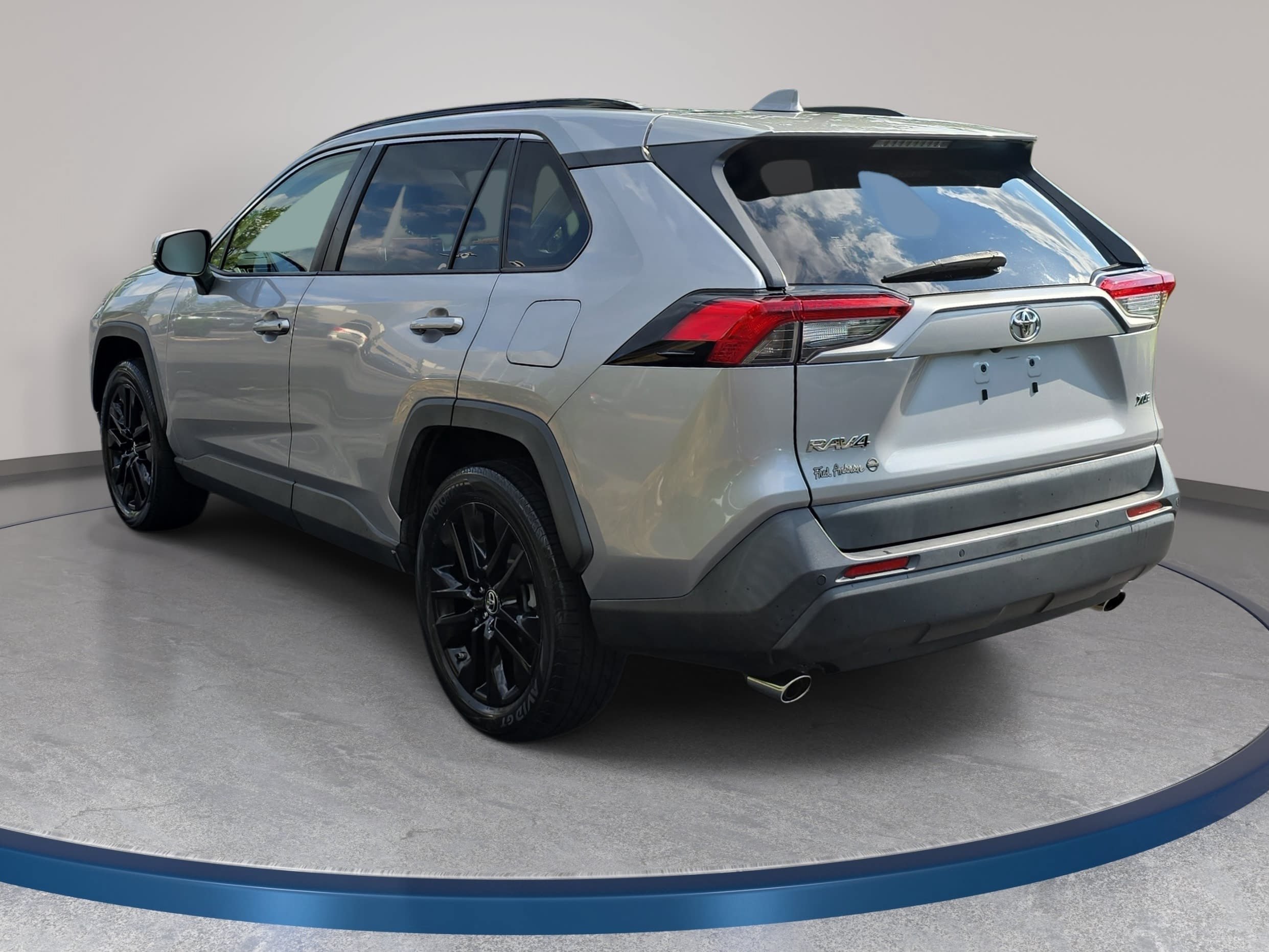 Used 2019 Toyota RAV4 XLE Premium w/ Advanced Technology Package FWD image 7