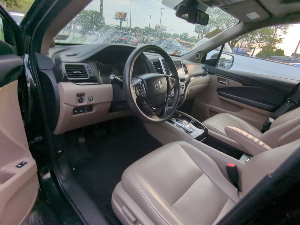 Used 2017 Honda Pilot Touring image 7