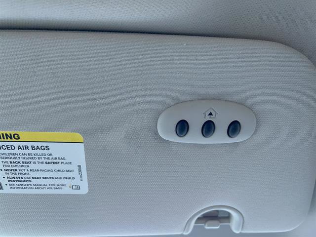 Used 2013 Chrysler Town & Country Touring image 38