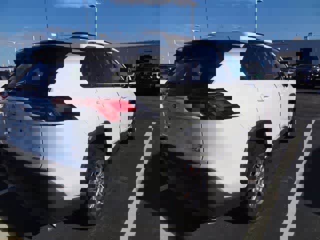 Used 2025 Toyota RAV4 XLE image 5