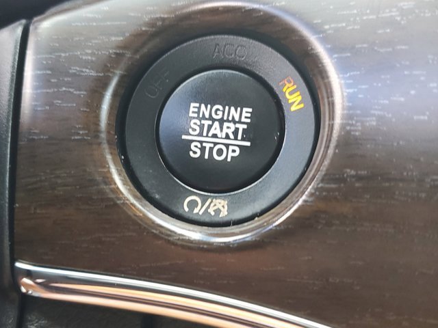 Used 2018 Jeep Grand Cherokee Limited image 33