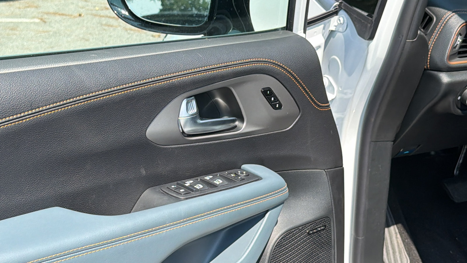 New 2027 Chrysler Pacifica Pinnacle FWD image 15