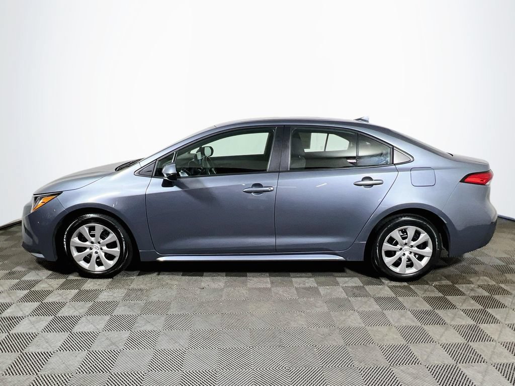Certified 2025 Toyota Corolla LE FWD image 4