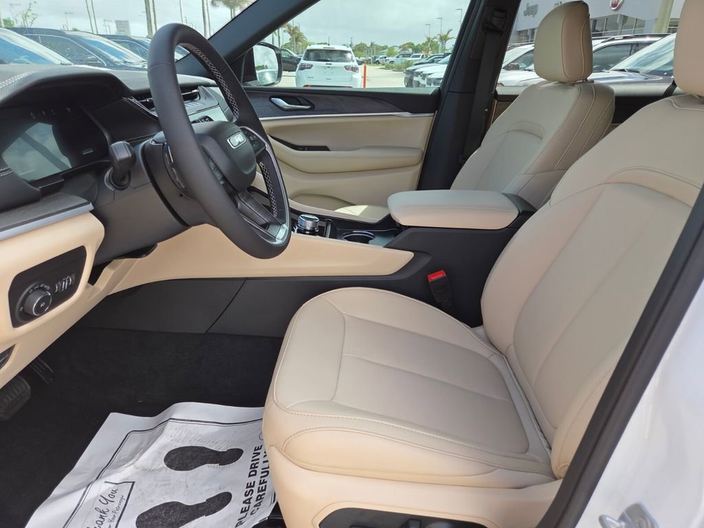 New 2026 Jeep Grand Cherokee L Limited RWD image 13