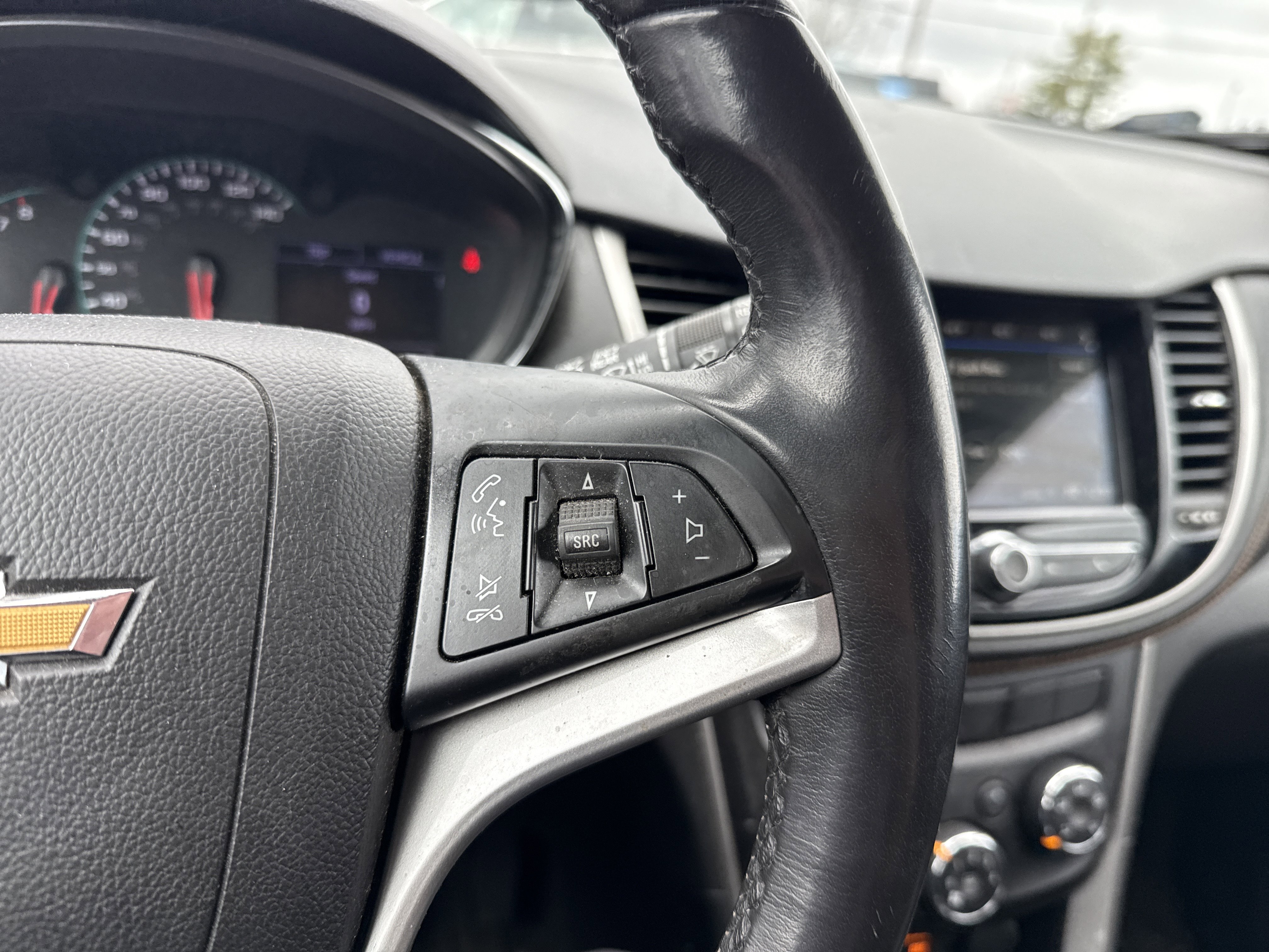 Used 2019 Chevrolet Trax LT w/ LT Convenience Package image 19