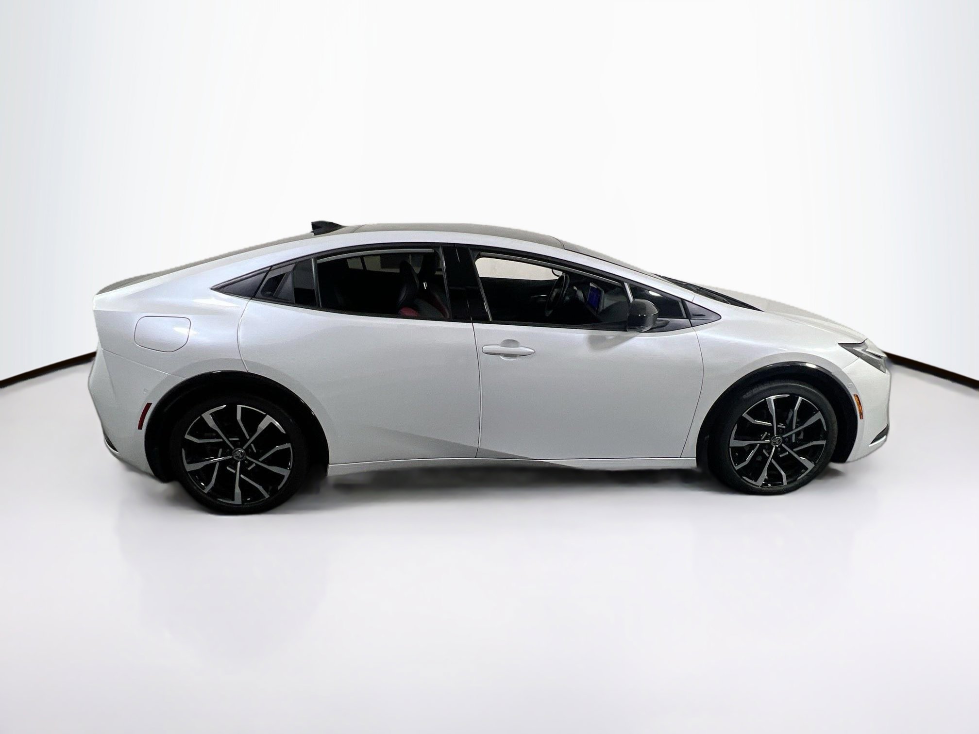Used 2024 Toyota Prius Prime Premium w/ Advanced Technology Package image 4