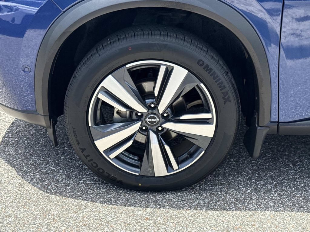 Certified 2023 Nissan Rogue Platinum w/ Platinum Premium Package FWD image 11