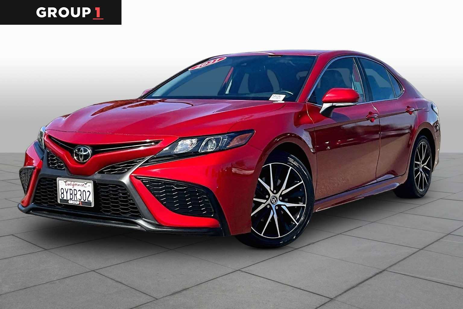 Used 2021 Toyota Camry SE w/ Convenience Package FWD image 1
