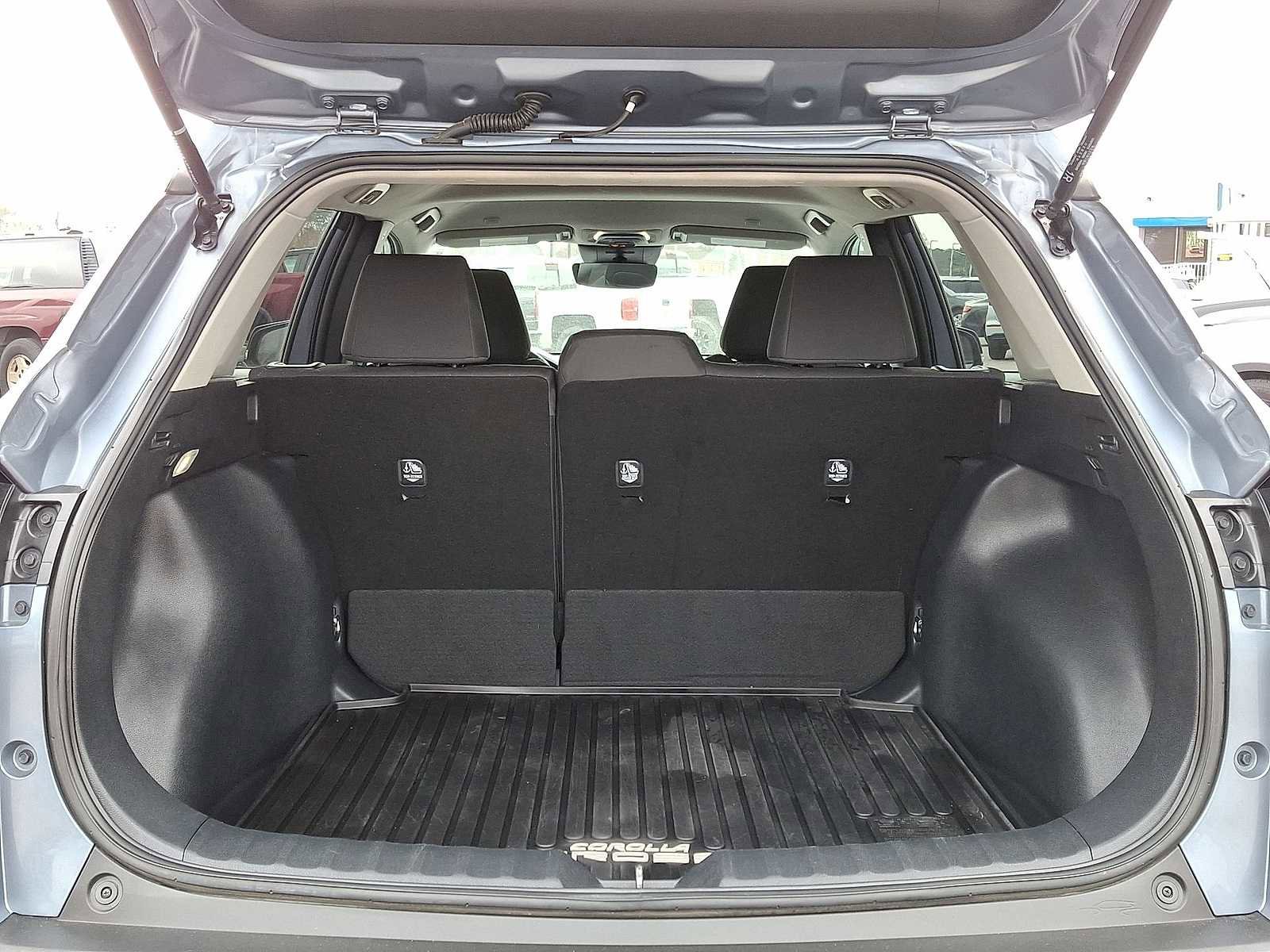 Used 2025 Toyota Corolla Cross LE image 30