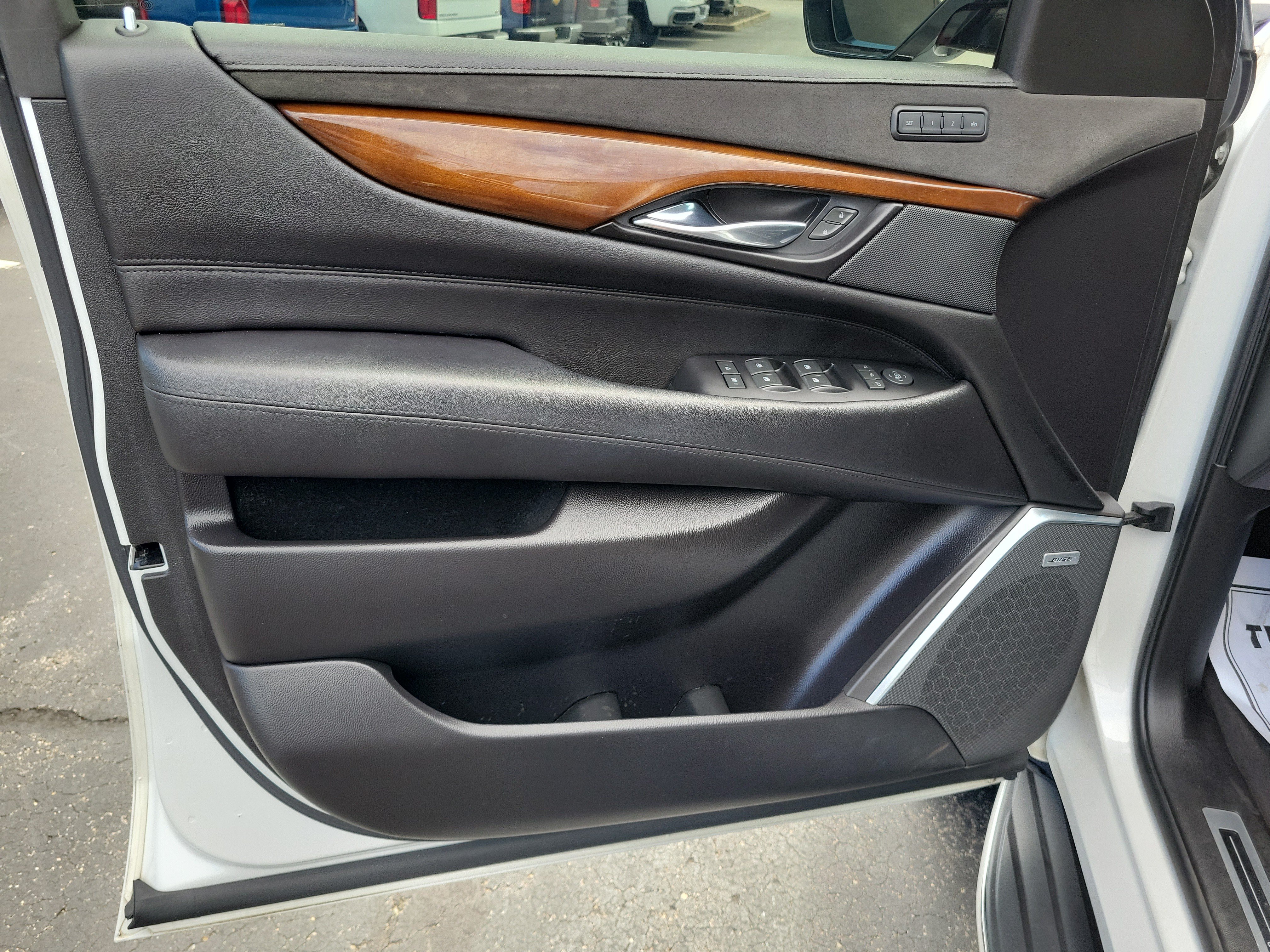 Used 2020 Cadillac Escalade Luxury AWD/4WD image 20