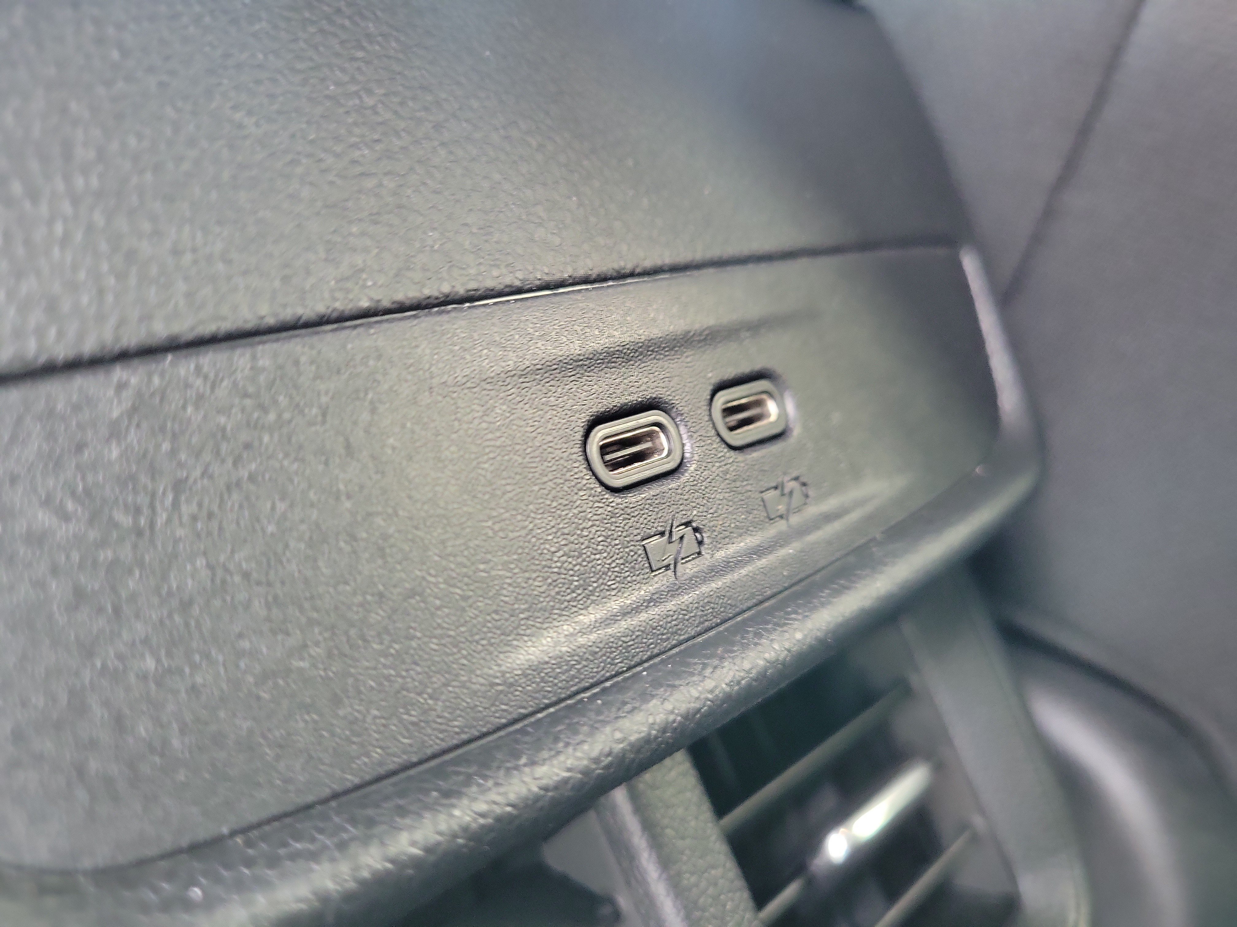 Used 2025 Chevrolet Equinox LT w/ Safety and Technology Package FWD image 11