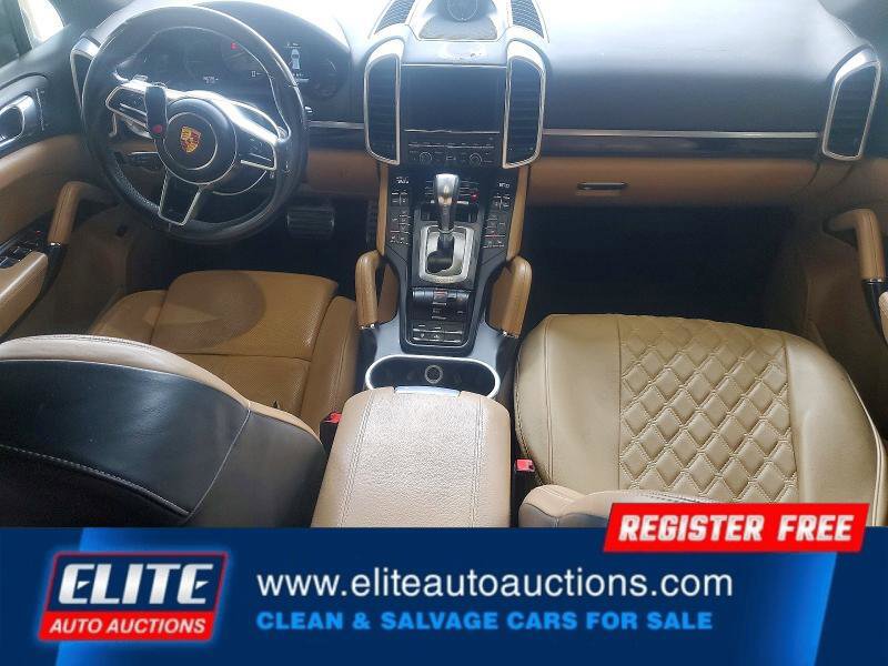 Used 2015 Porsche Cayenne S image 15