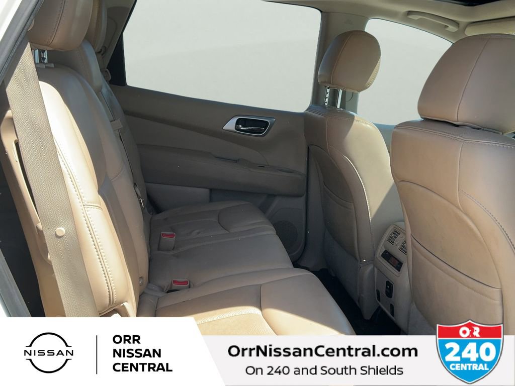 Used 2017 Nissan Pathfinder Platinum image 12