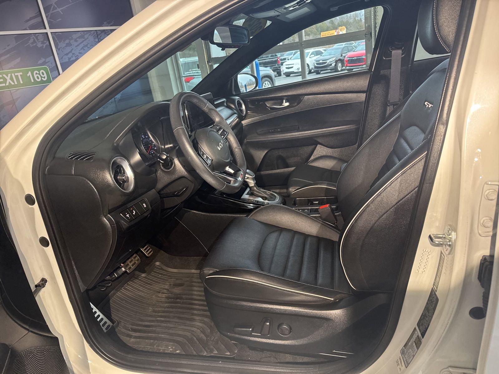 Used 2024 Kia Forte GT-Line w/ GT-Line Premium Package image 18