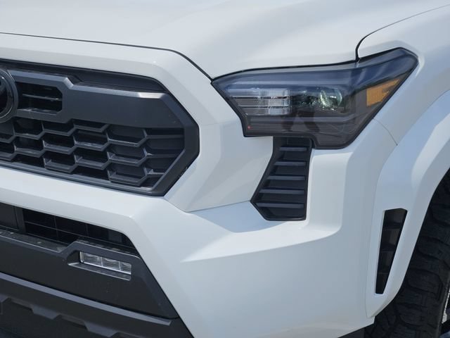 Used 2025 Toyota Tacoma TRD Sport AWD/4WD image 9