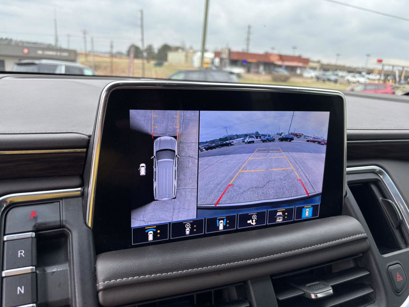 Used 2021 Chevrolet Suburban Z71 w/ Luxury Package image 12