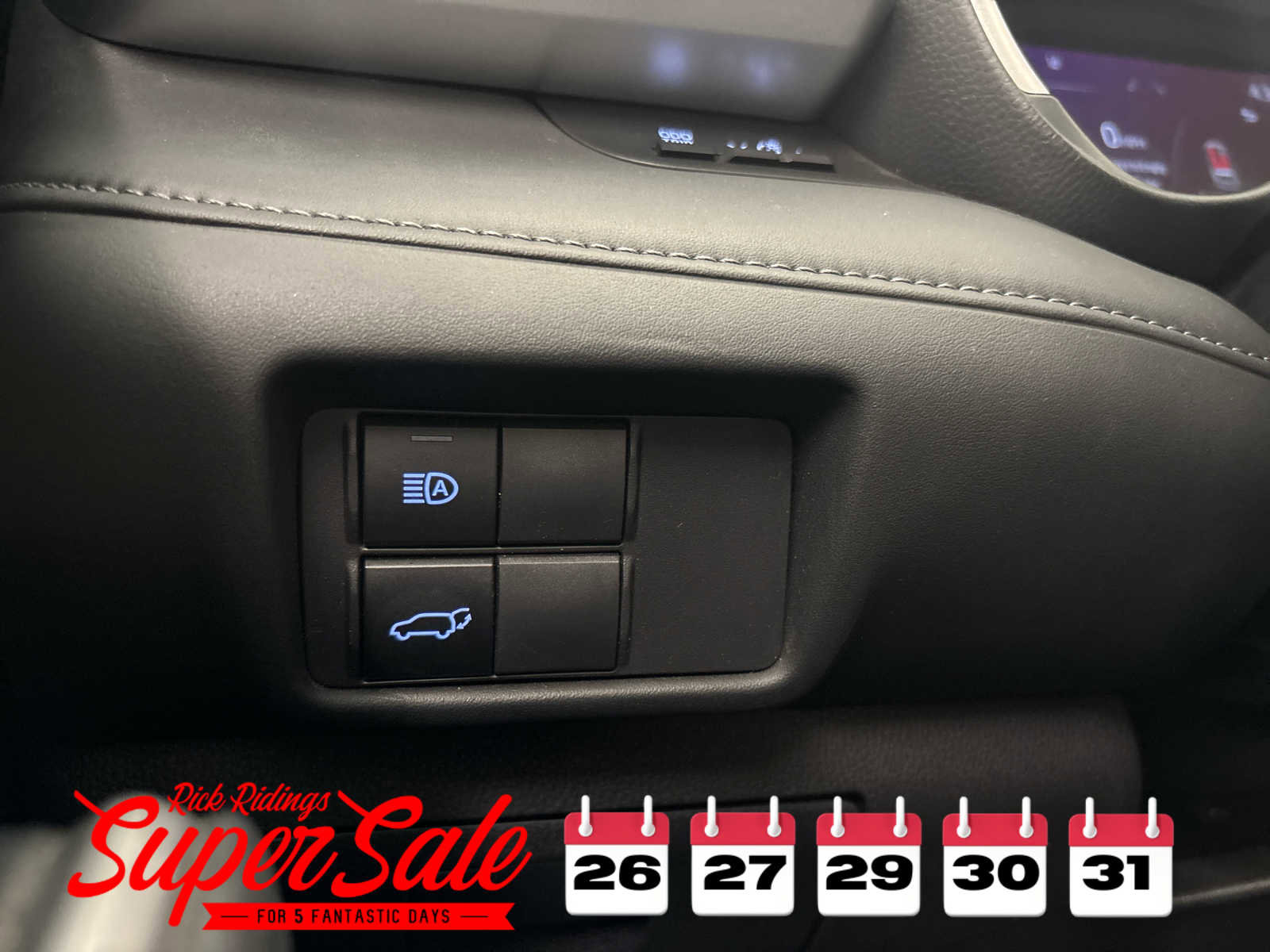 Used 2020 Toyota Highlander XLE image 24