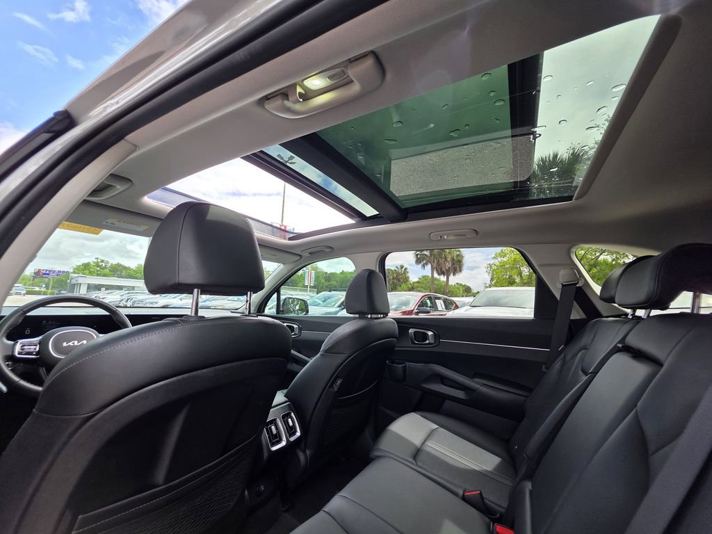 Used 2025 Kia Sorento S w/ Panoramic Sunroof Package image 16