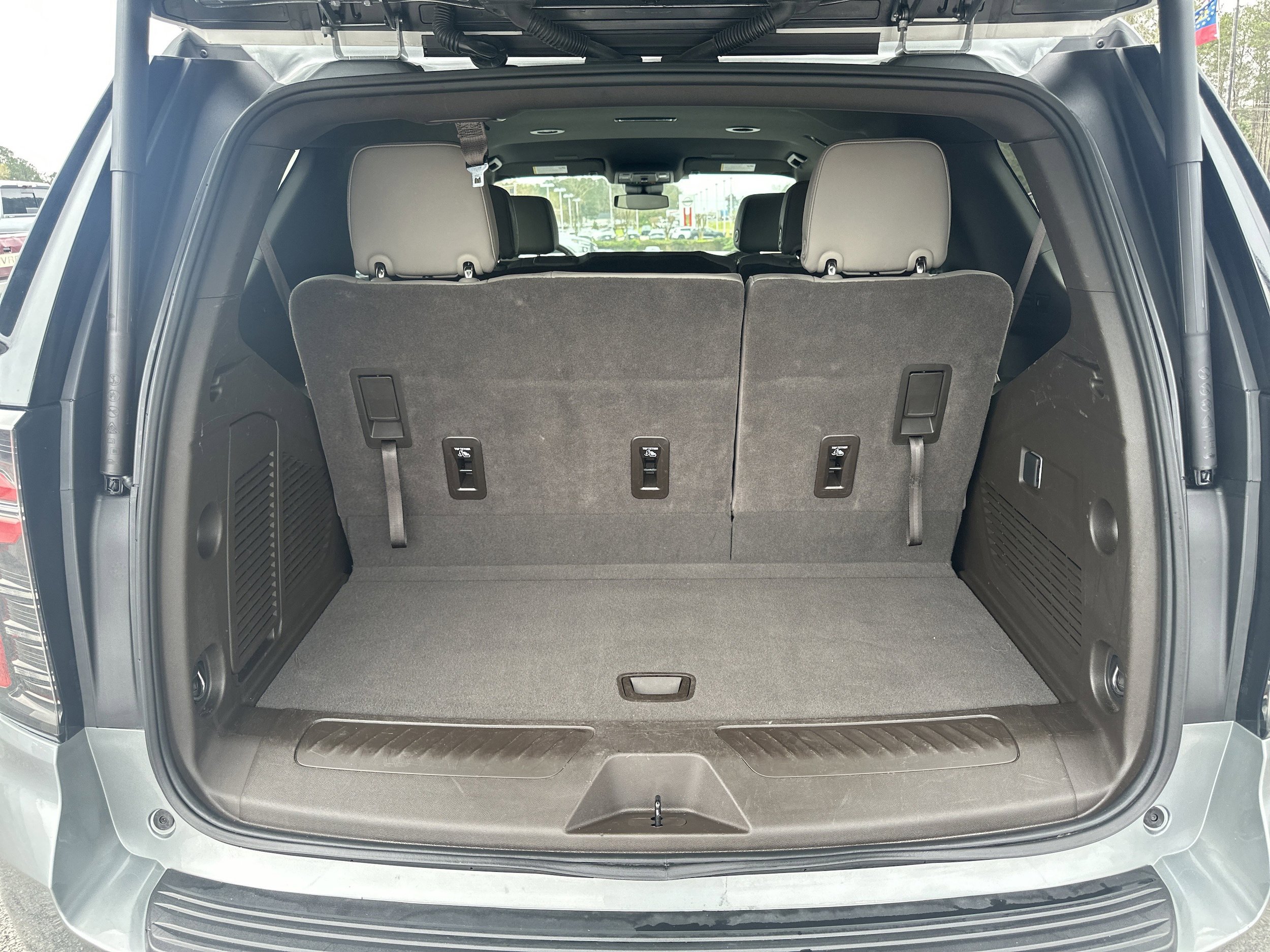 Used 2025 Chevrolet Tahoe LT RWD image 18