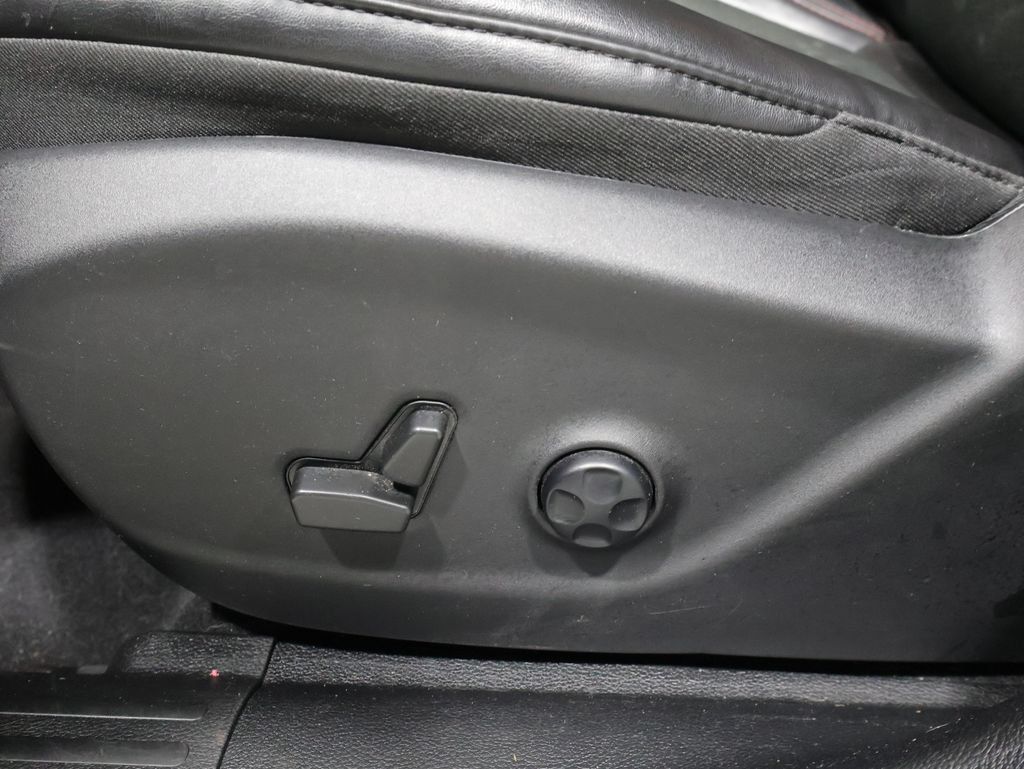 Used 2021 Jeep Cherokee Trailhawk AWD/4WD image 12