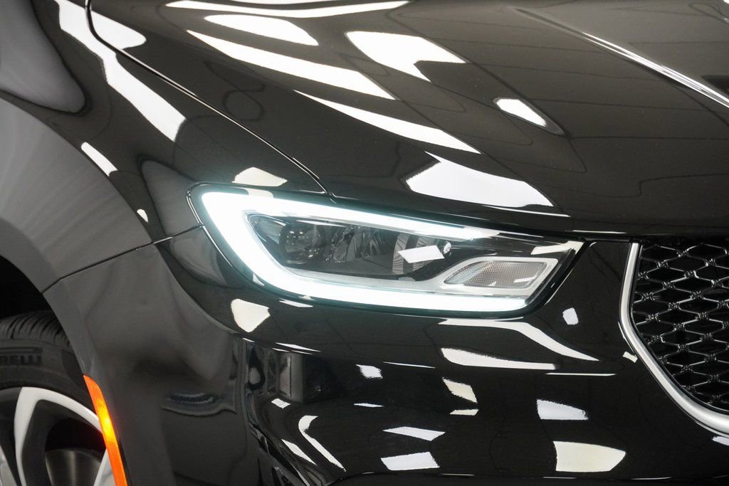 New 2026 Chrysler Pacifica Pinnacle image 5