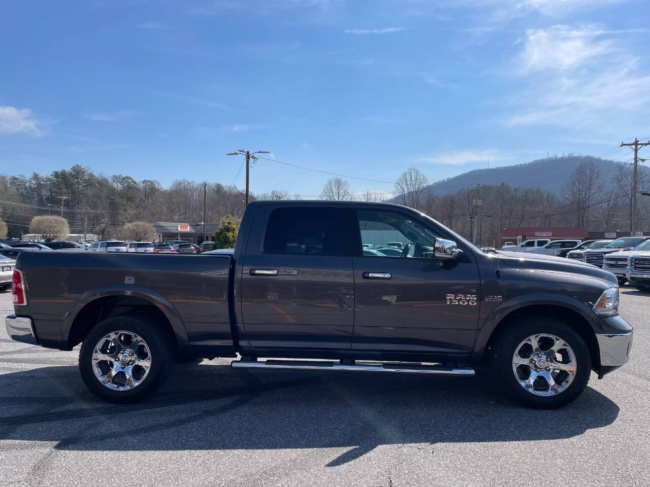 Used 2017 RAM 1500 Laramie w/ Convenience Group AWD/4WD image 8